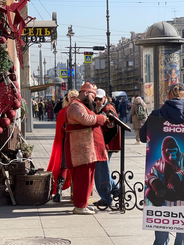 Ordinary Saturday morning moments documented across Saint Petersburg