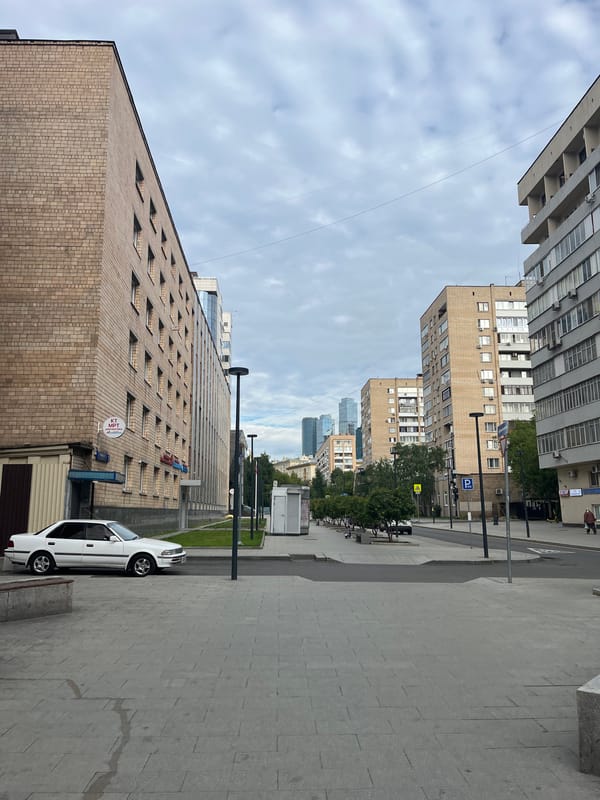 Around Kazansky Station and Moscow's transit plaza on a June morning