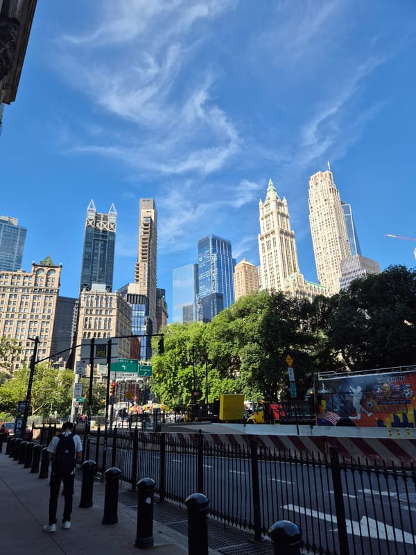 Sunny afternoon stroll across the Brooklyn Bridge