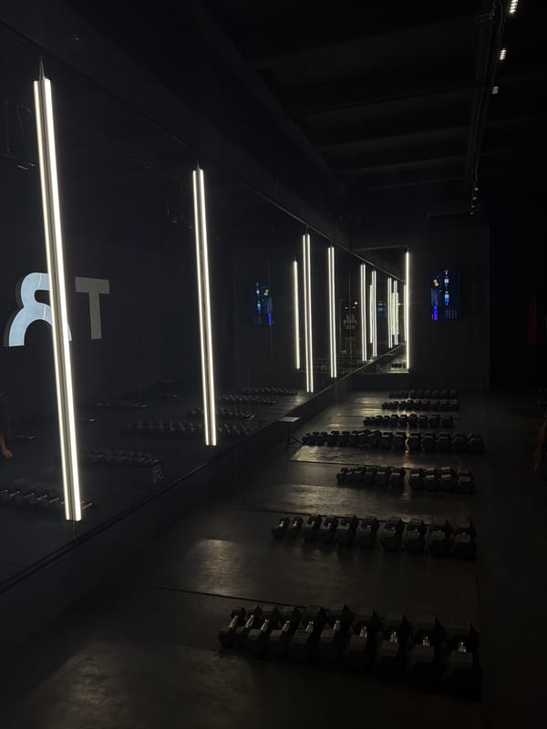 Late-night gym interior captured in Puebla, Mexico