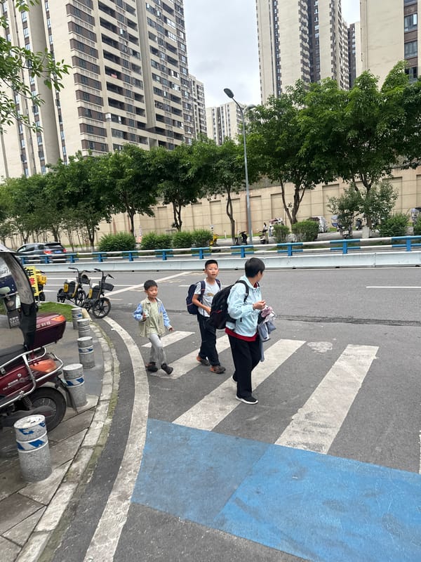 Daily life moments captured across Chongqing High-tech Zone