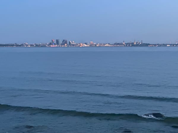 Tallinn Bay twilight captured by multiple witnesses during blue hour