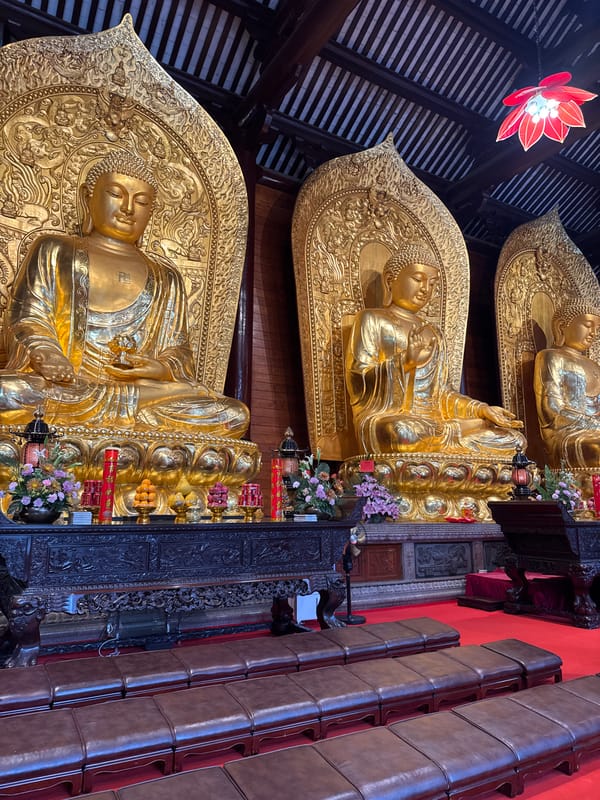 Temple visit and tea service documented in Yuexiu District