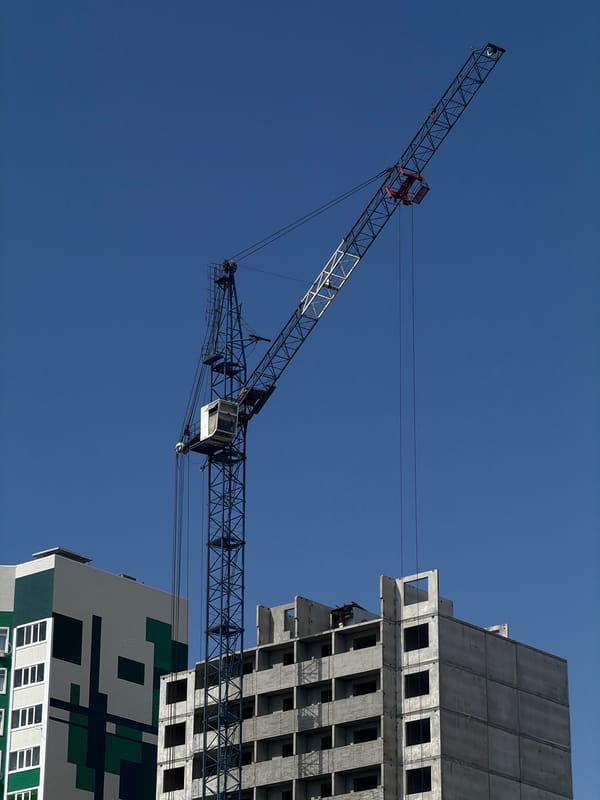 High-rise construction continues in Orenburg under clear skies