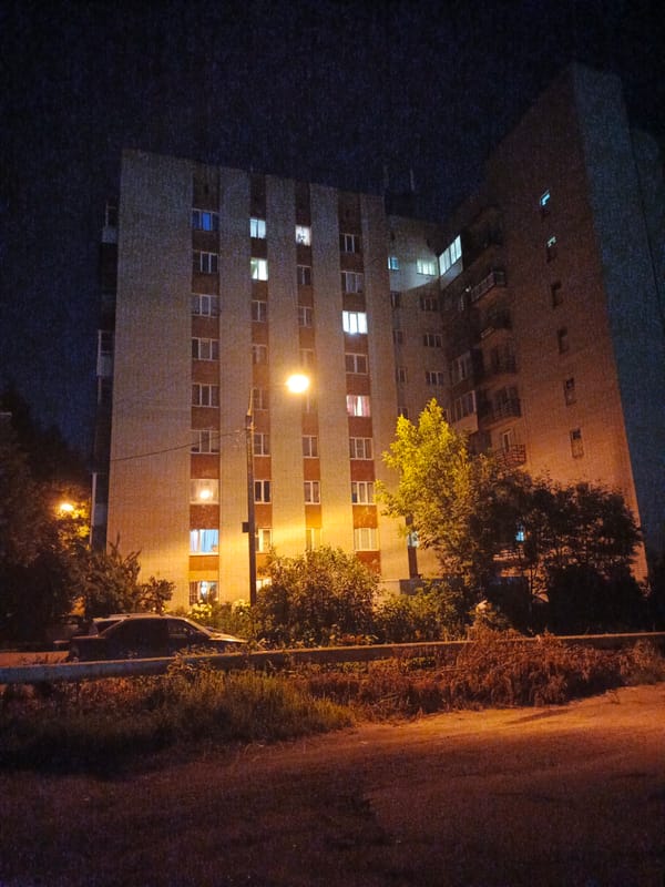 Smolensk residential streets at night, plus a lone daisy