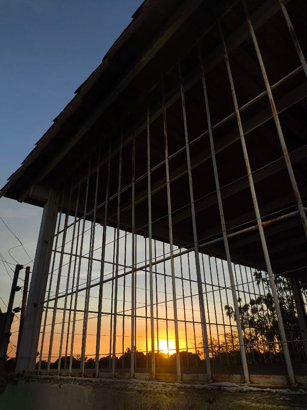 Sky transition from day to evening observed in La Guardia