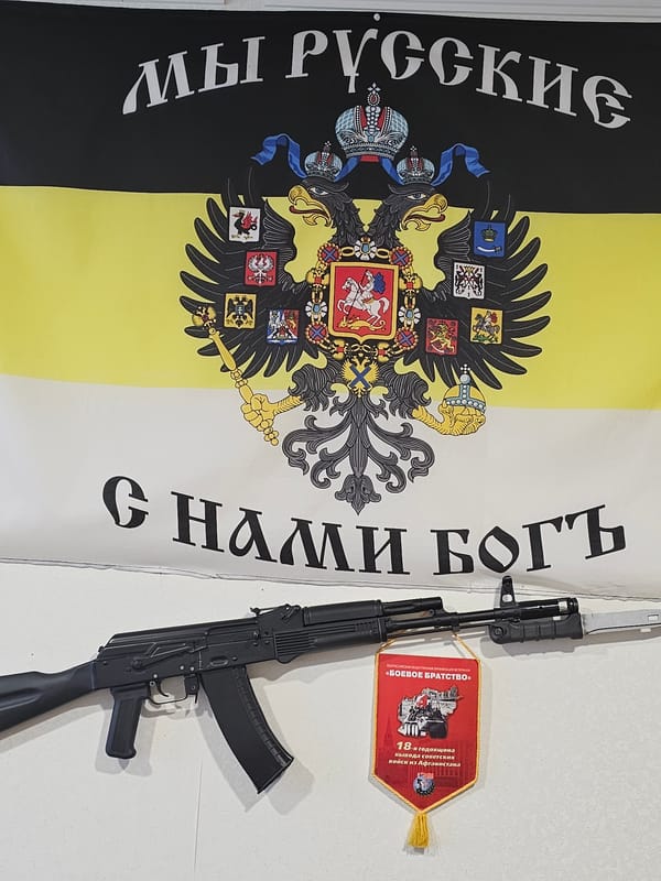 Imperial Russian flag with double-headed eagle spotted in Moscow