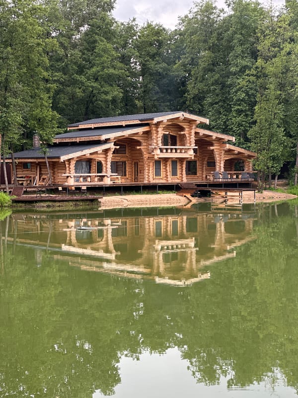 Log cabin, pier, and paddleboards at a Lipetsk lakeside retreat