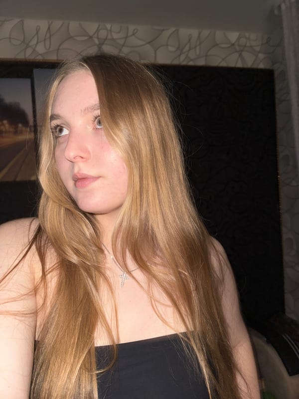 Indoor selfie session in a Perm apartment, various poses