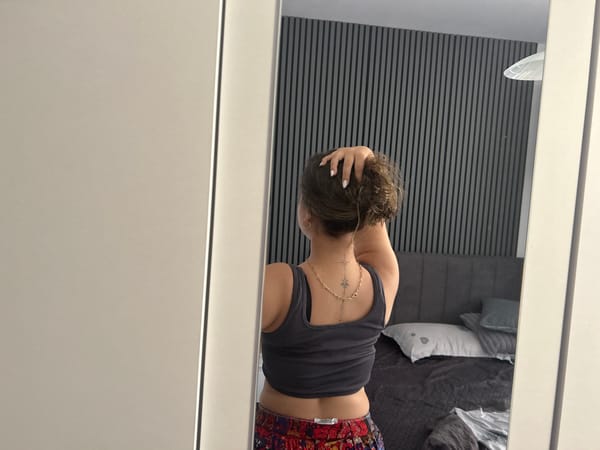 Mirror selfie and tattoo appreciation post, Sofia