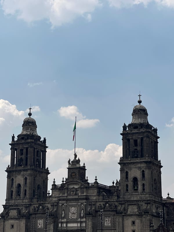 Witness documents historic architecture in Mexico City downtown