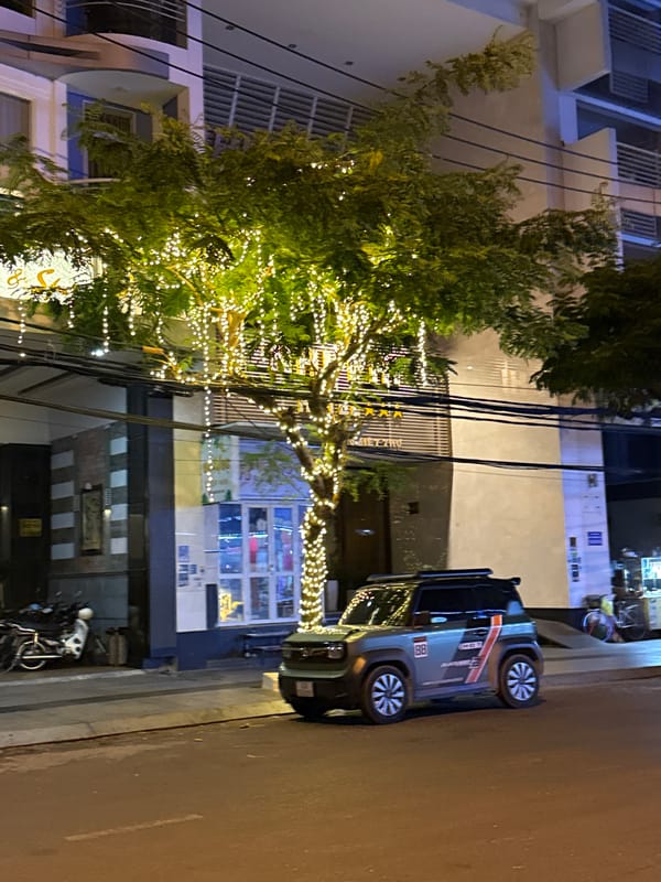 Evening life documented in Nha Trang: beaches, lights, daily activities