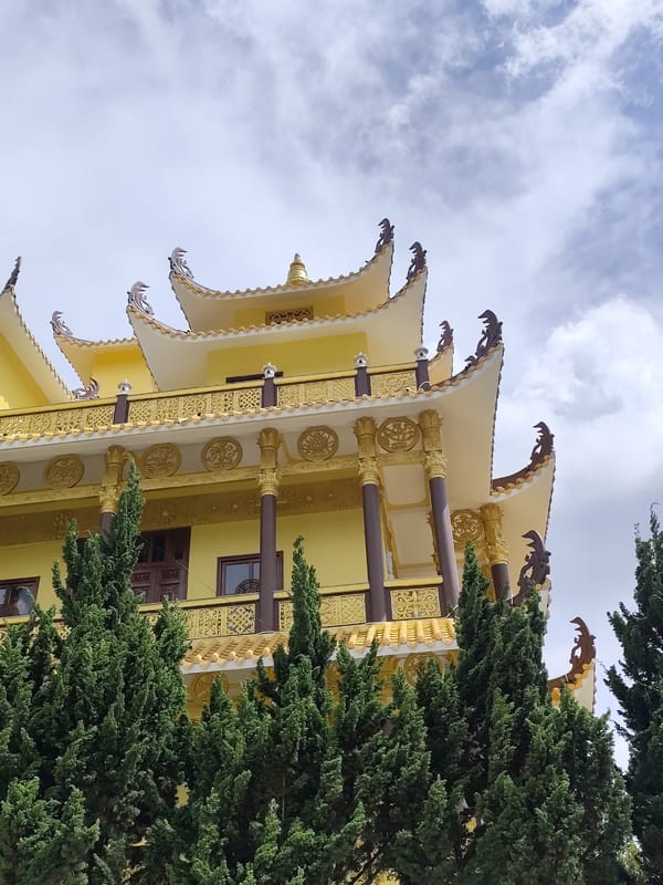 Morning documentation of Da Lat streets and Buddhist temple