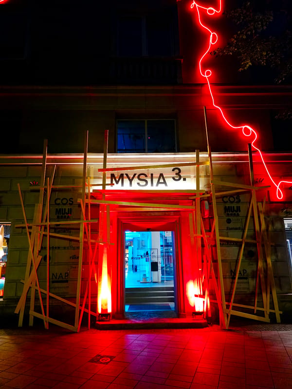 Night stroll through central Warsaw: monuments, neon, and a yellow Porsche