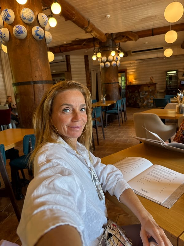Woman documents traditional Russian restaurant visit in Veliky Novgorod