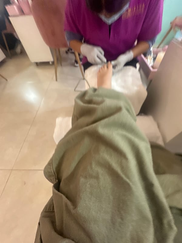 Routine activities captured in Huixquilucan: nail salon, parked car