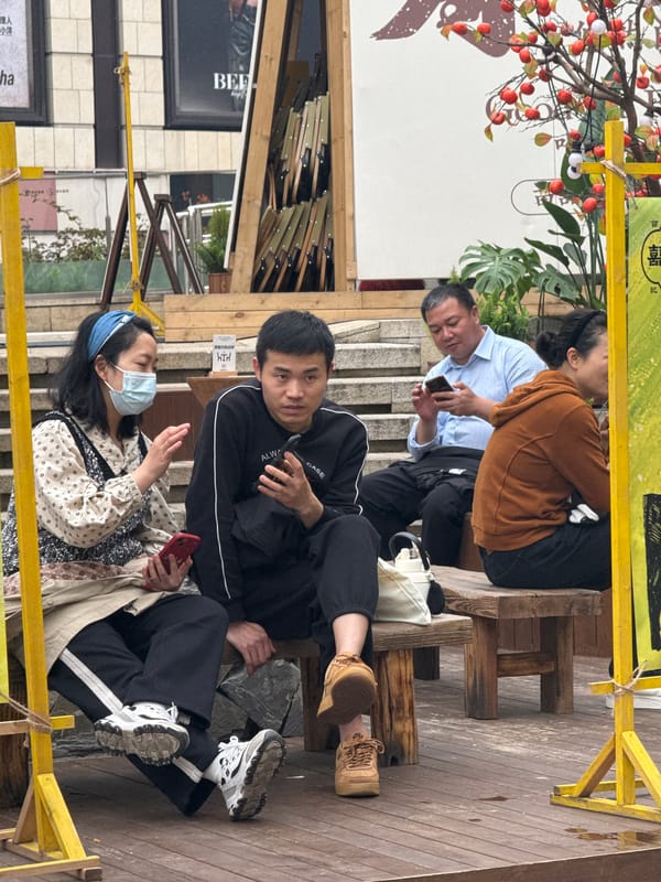 Early morning street life documented in Yuzhong District