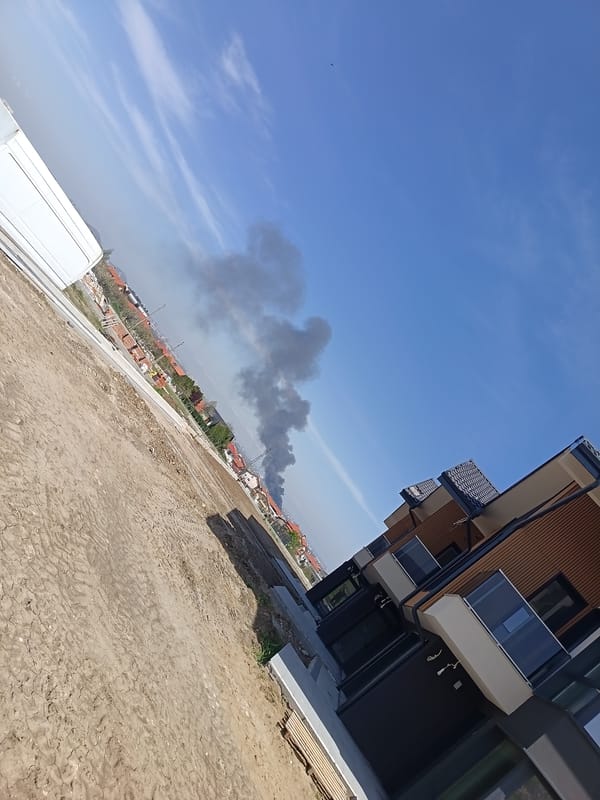 Dark smoke plume photographed in Belashtitsa, Bulgaria
