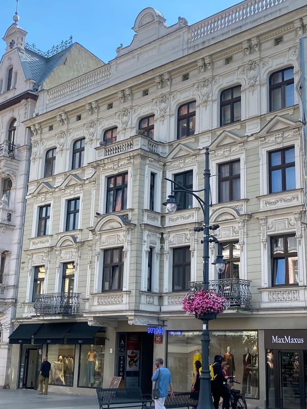 Afternoon stroll through Łódź's historic streets and Manufaktura complex