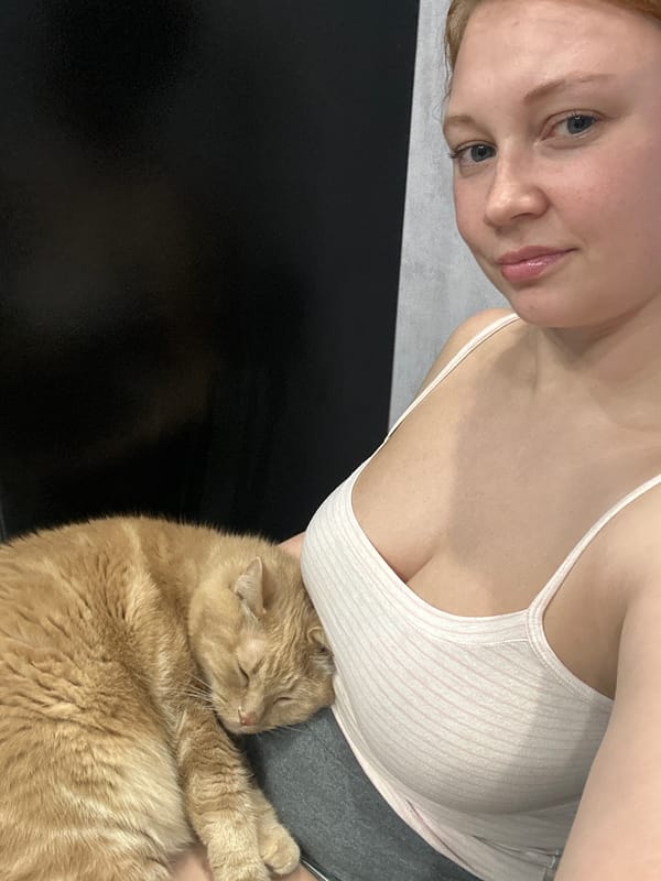 Woman observed in Monchegorsk, Russia Saturday evening
