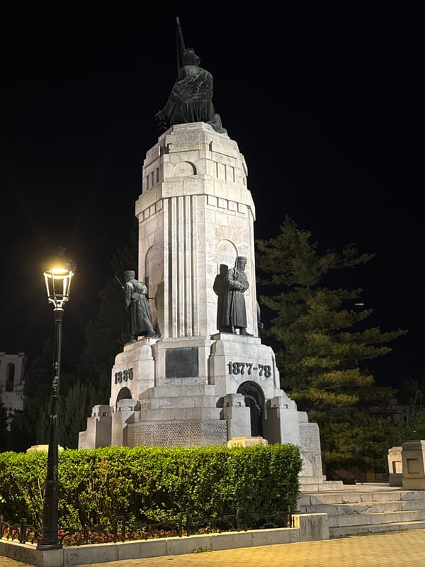 Monument photographed, social media text captured in Veliko Tarnovo