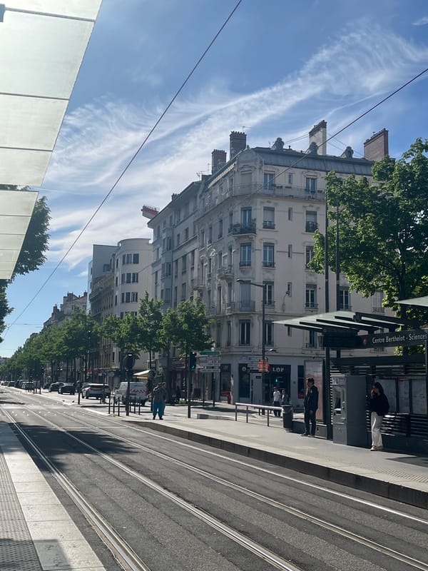 Lyon street scenes captured in 33-second span