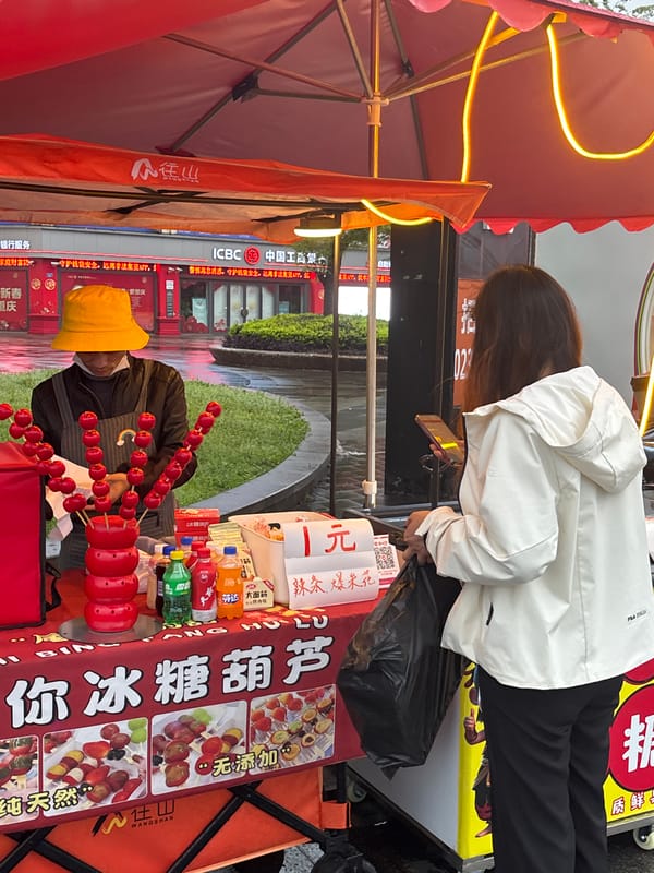 Rainy day street scenes captured in Jiangjin, China