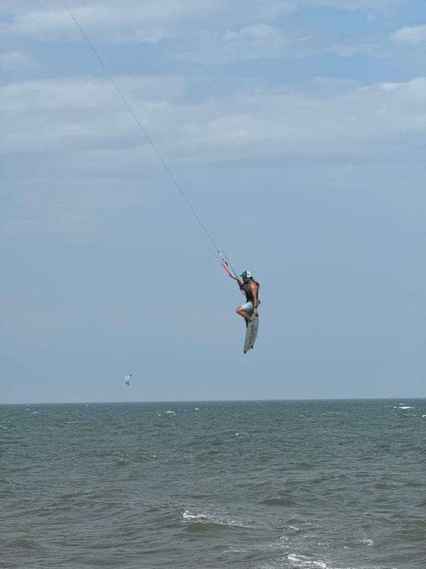 Kitesurfers and beachgoers fill the Mũi Né shoreline