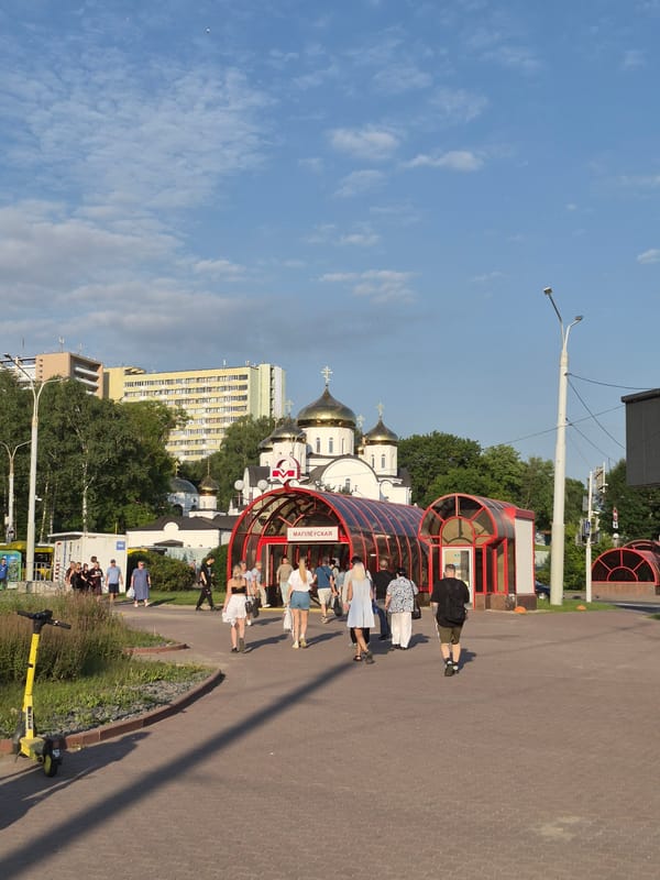 Afternoon snapshots around Magílyoŭskaya metro, Minsk
