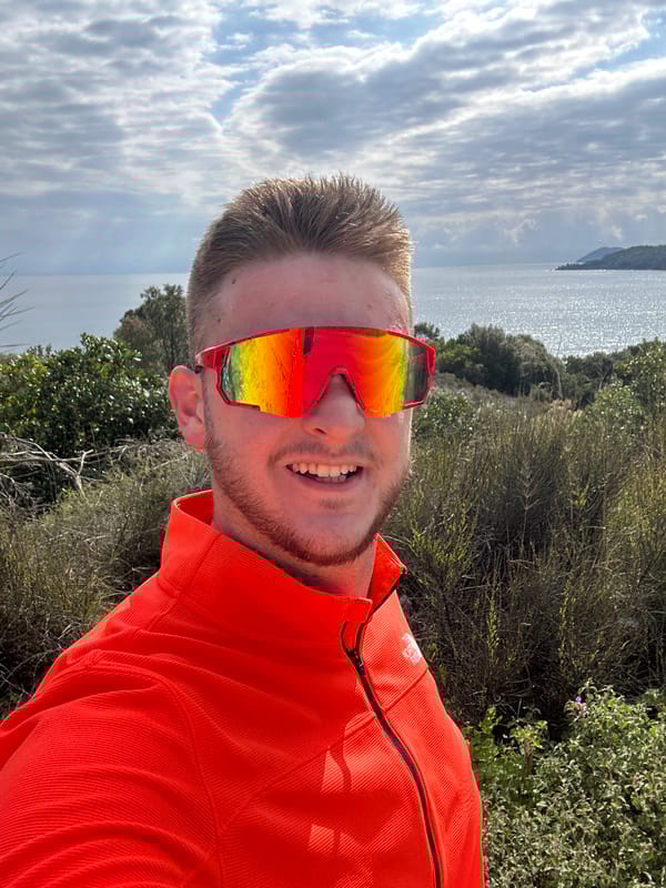 Man takes selfie at Greek seaside in Ολυμπιάδα