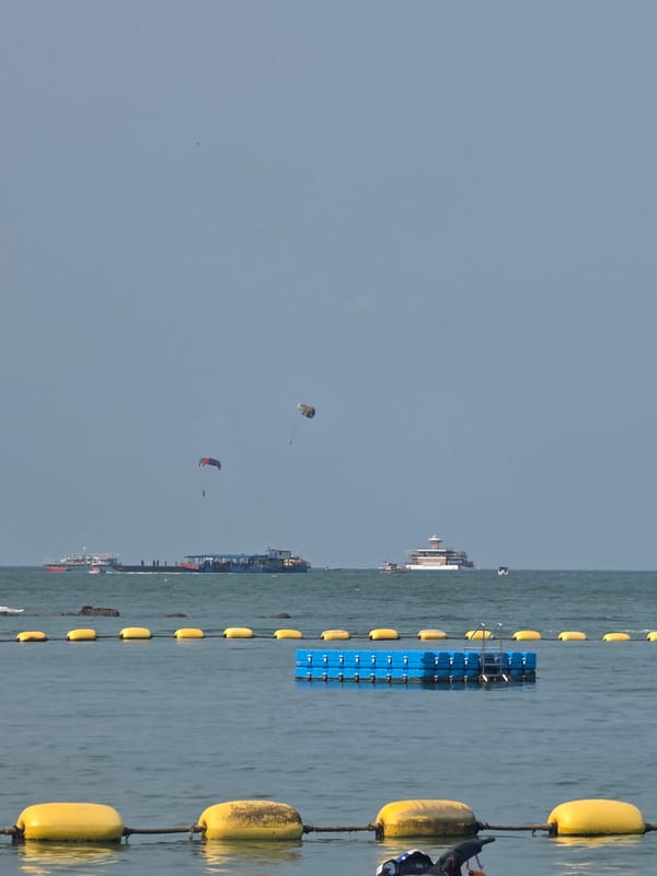 Witnesses document Pattaya beachfront scenes with boats and umbrellas