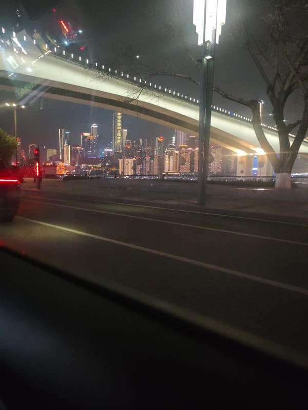 Night driving scenes captured in Chongqing's urban districts