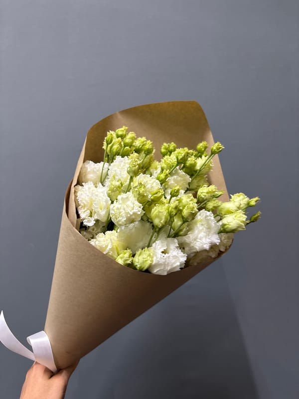 Flowers, kvass, and a speaker — a Moscow afternoon in objects