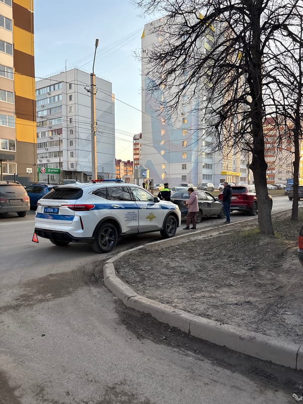 Daytime street scenes documented in Ulyanovsk, Russia
