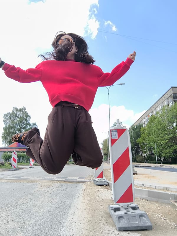 Woman captured jumping near construction site in Riga