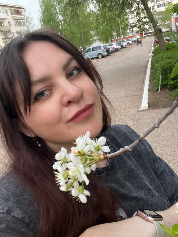 Spring evening documented in Noviy: cooking, flowers, dog walking