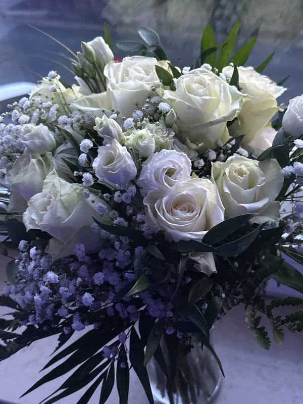 White rose bouquet spotted in Melle, Germany