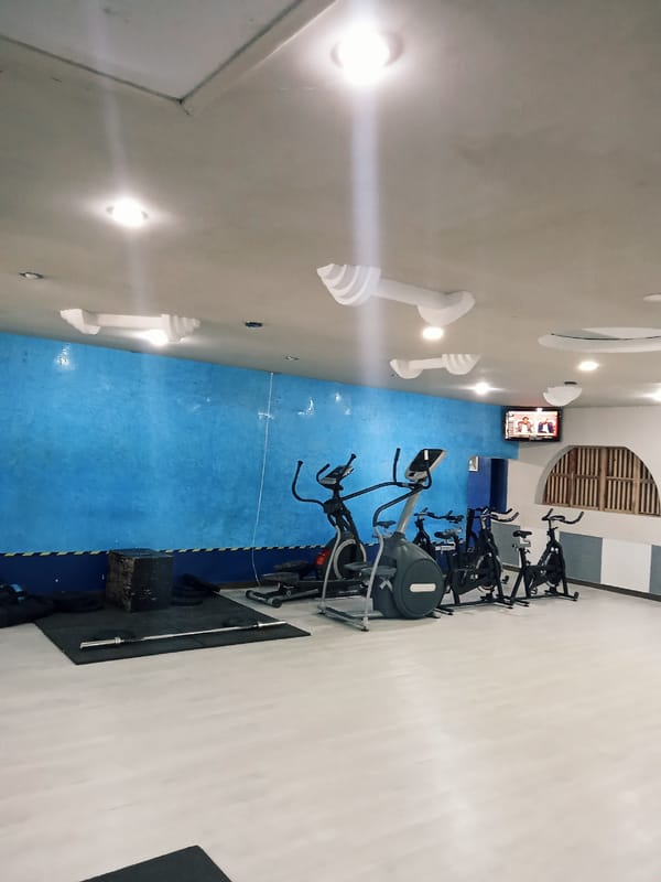 Venezuelan gym facility documented across multiple locations April 6