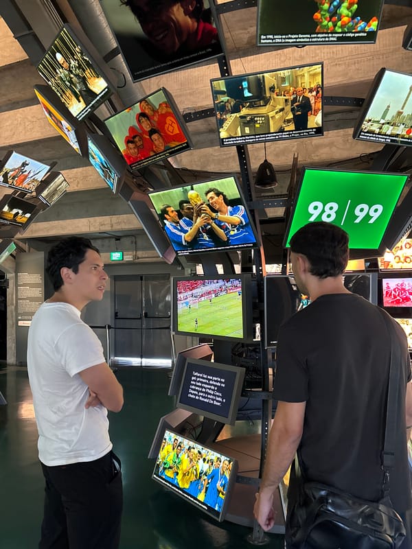 Soccer exhibition draws crowds to São Paulo venue