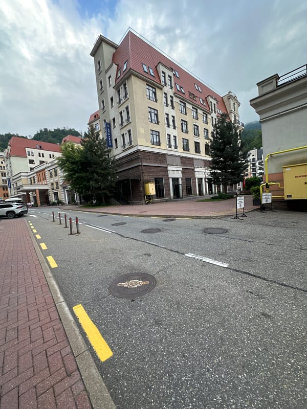 Estosadok resort street scene: brick paths, hotels, and cafés