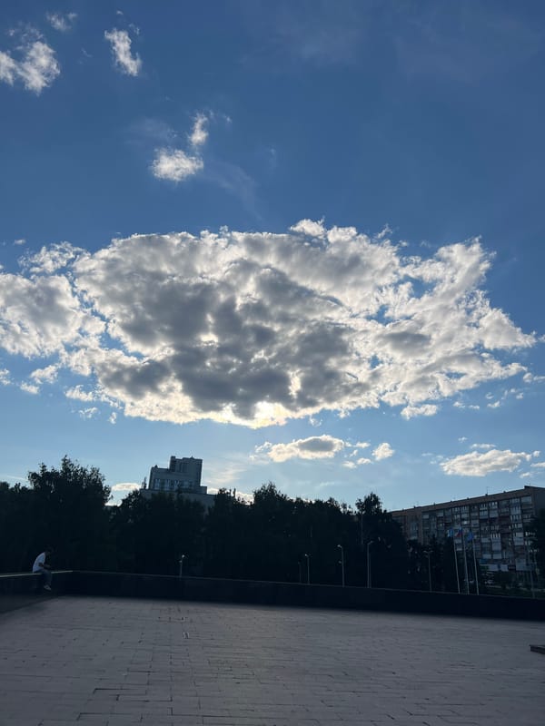 Hilltop Volga views and plaza downtime in Ulyanovsk