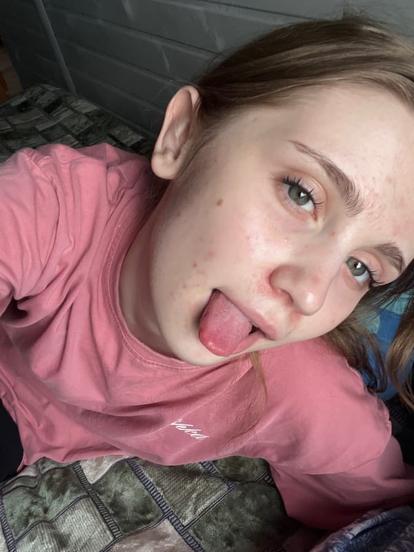 Lazy morning selfie session from a bedroom in Ashkadar
