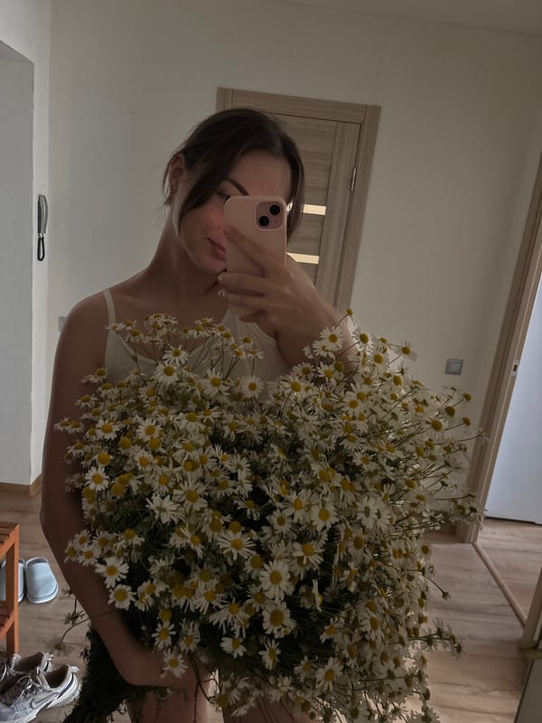 Fresh daisy haul, a LOVEBERRY bag, and mirror selfies at home