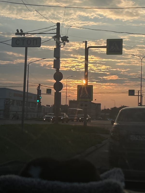Sunset hour in Chaikovsky, street scenes and a vape pen