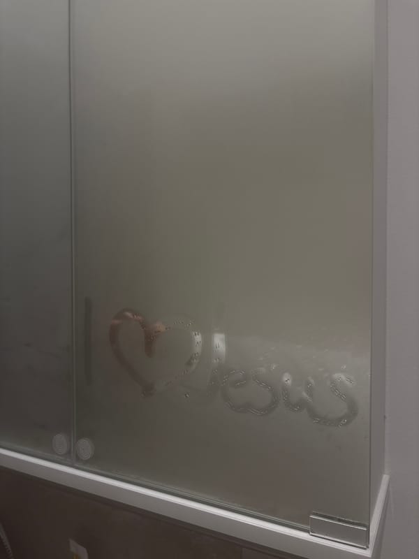 Intimate home moments captured across Mönchengladbach evening