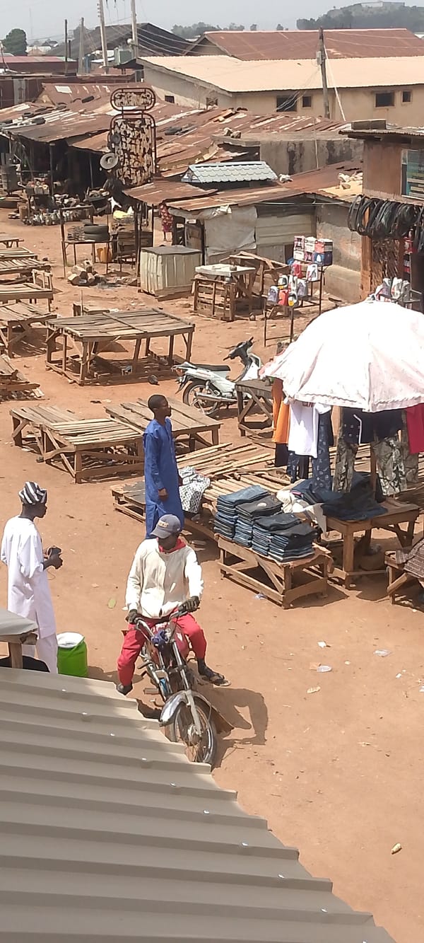 Ordinary marketplace activity documented in Bukuru, Nigeria