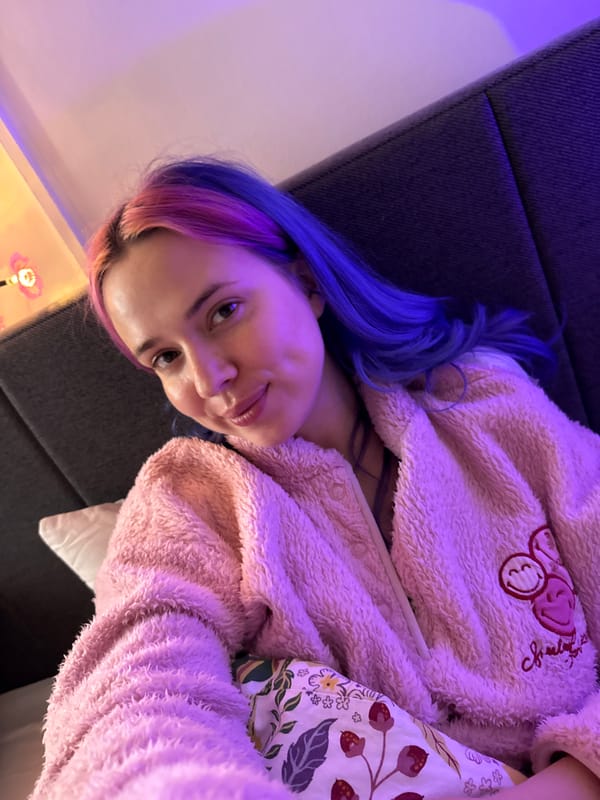 Woman with colorful hair photographed in Zagreb bedroom session