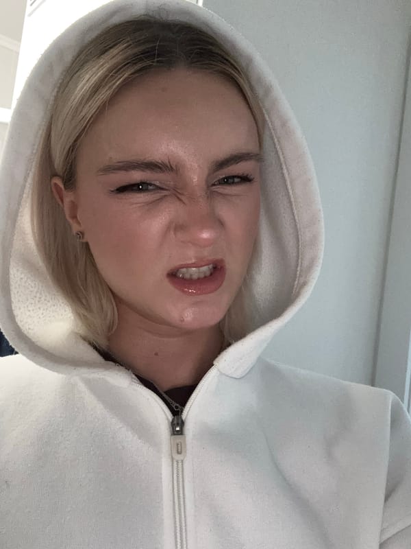 Woman documents morning moments in Russian residence selfies