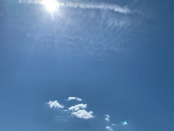 Clear skies and contrails observed over Svilengrad, Bulgaria
