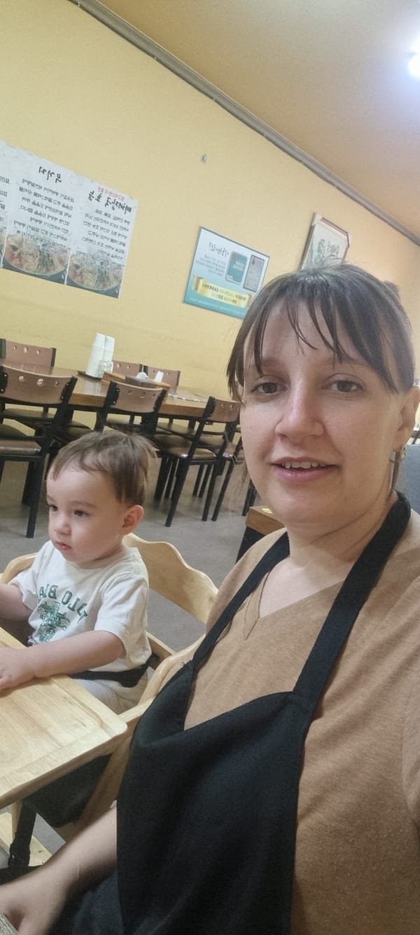 Family enjoys Korean meal at Gangneung restaurant